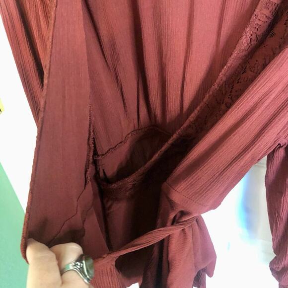 Torrid Dark Red Crinkle Gauze Lace Inset Surplice Wrap Top Torrid Size 3 (3x) - Picture 6 of 8